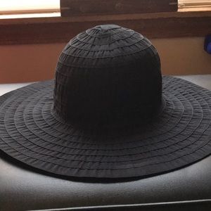 Black floppy sun hat